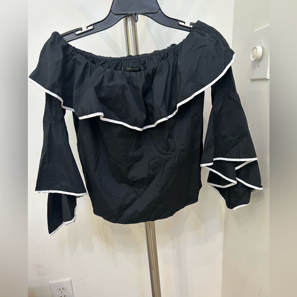 Beautiful Zara Bell Sleeve Top!